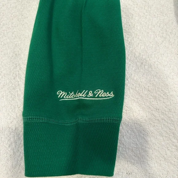 Mitchell & Ness Philadelphia Eagles pullover with Logo Patch - Picture 6 of 6